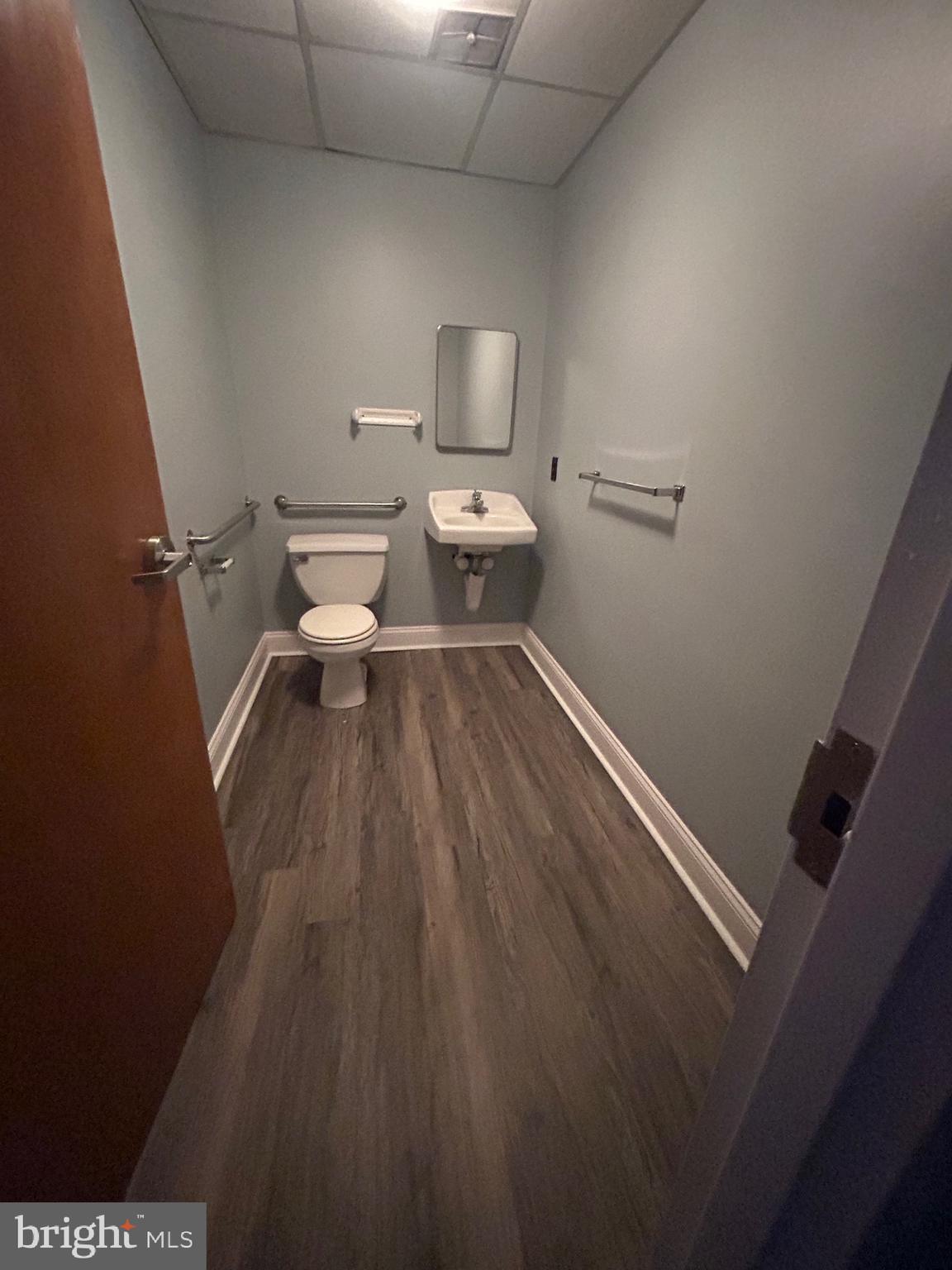 GLENSIDE - Commercial Lease