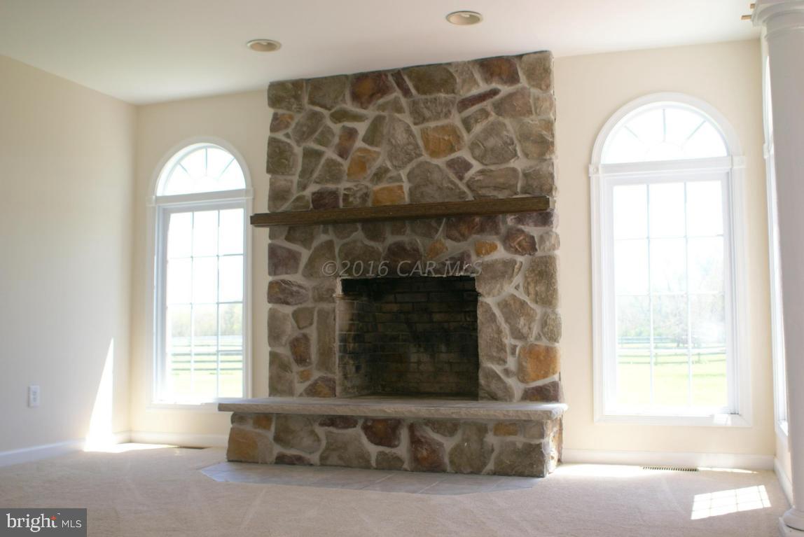 EQUESTRIAN ACRES - Residential