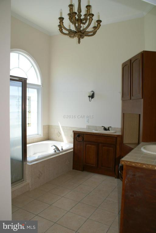 EQUESTRIAN ACRES - Residential