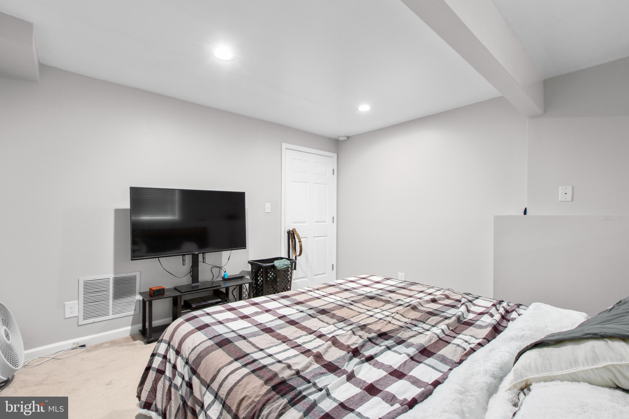 FOX CHASE - Residential