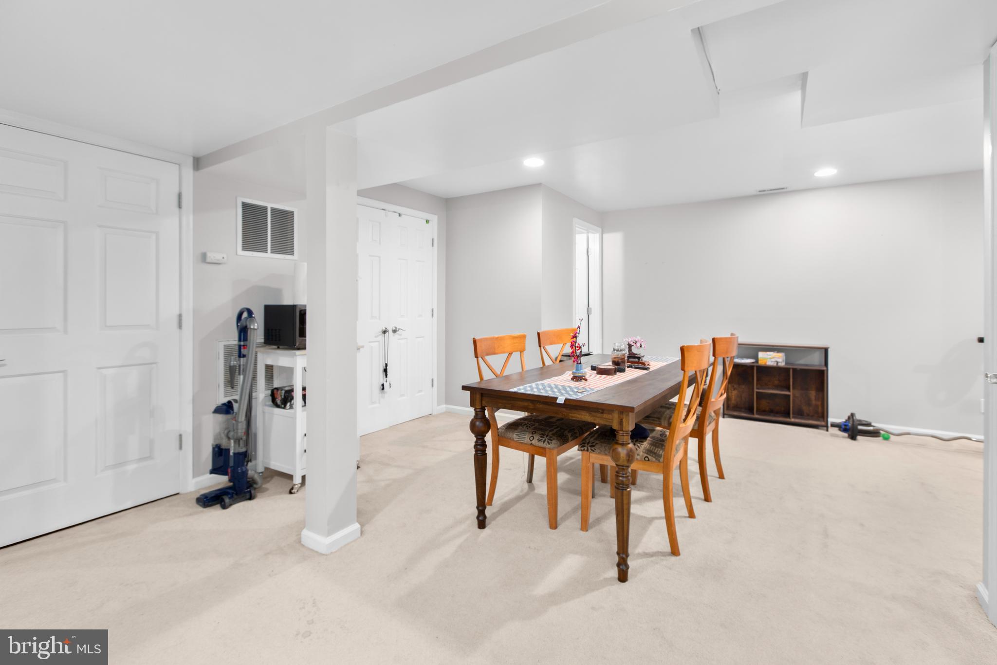 FOX CHASE - Residential