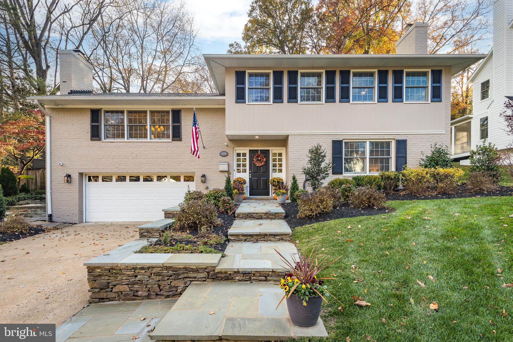 3654 N OAKLAND STREET