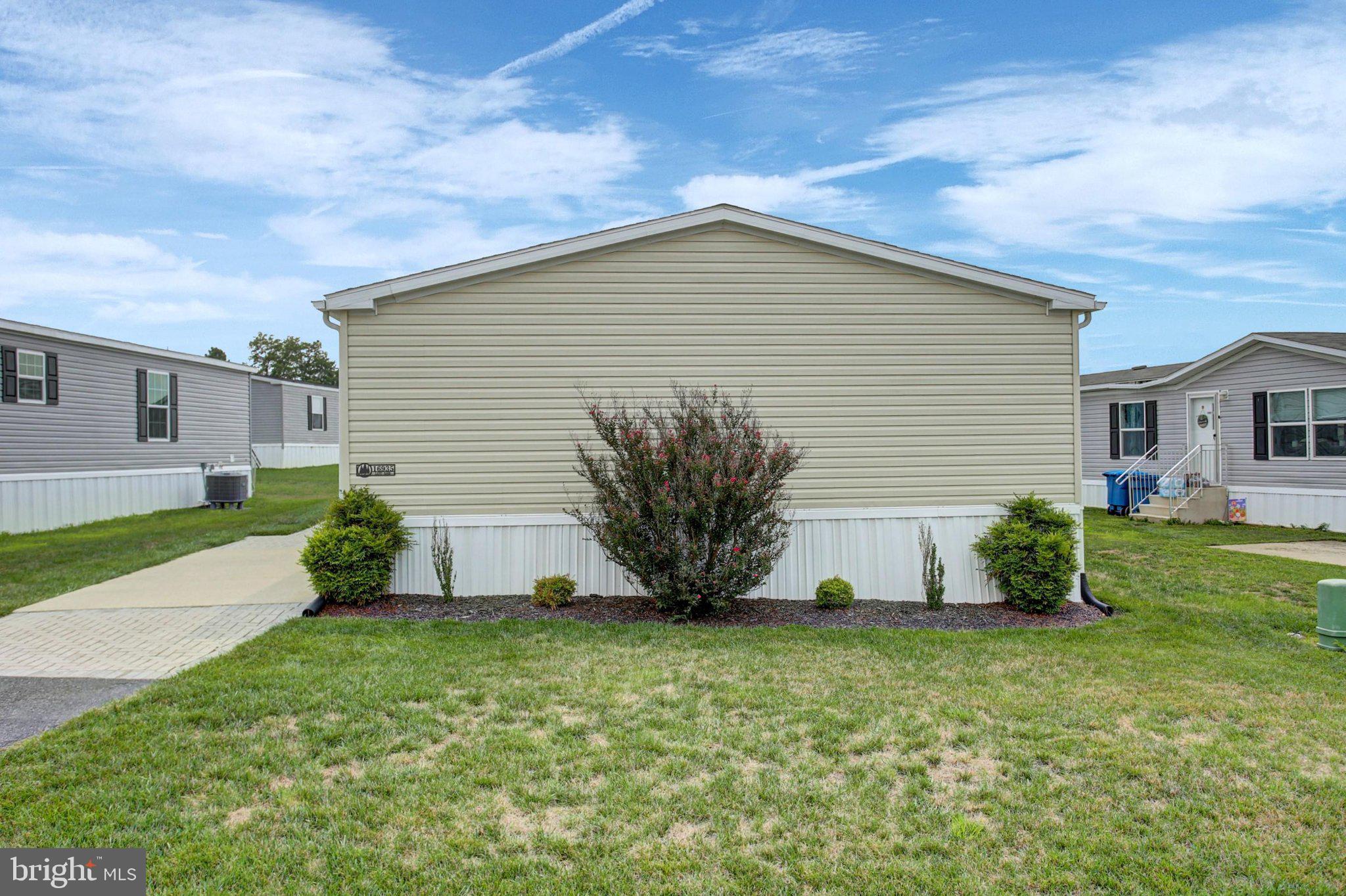 16935 LONGFELLOW CT