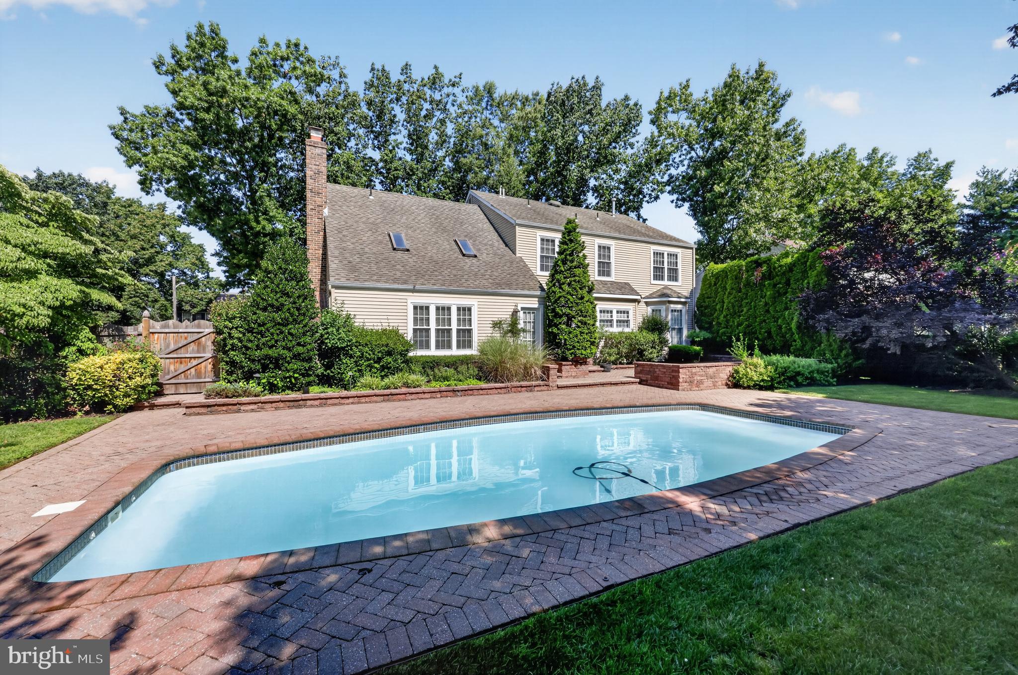 18 BURNHAM LANE