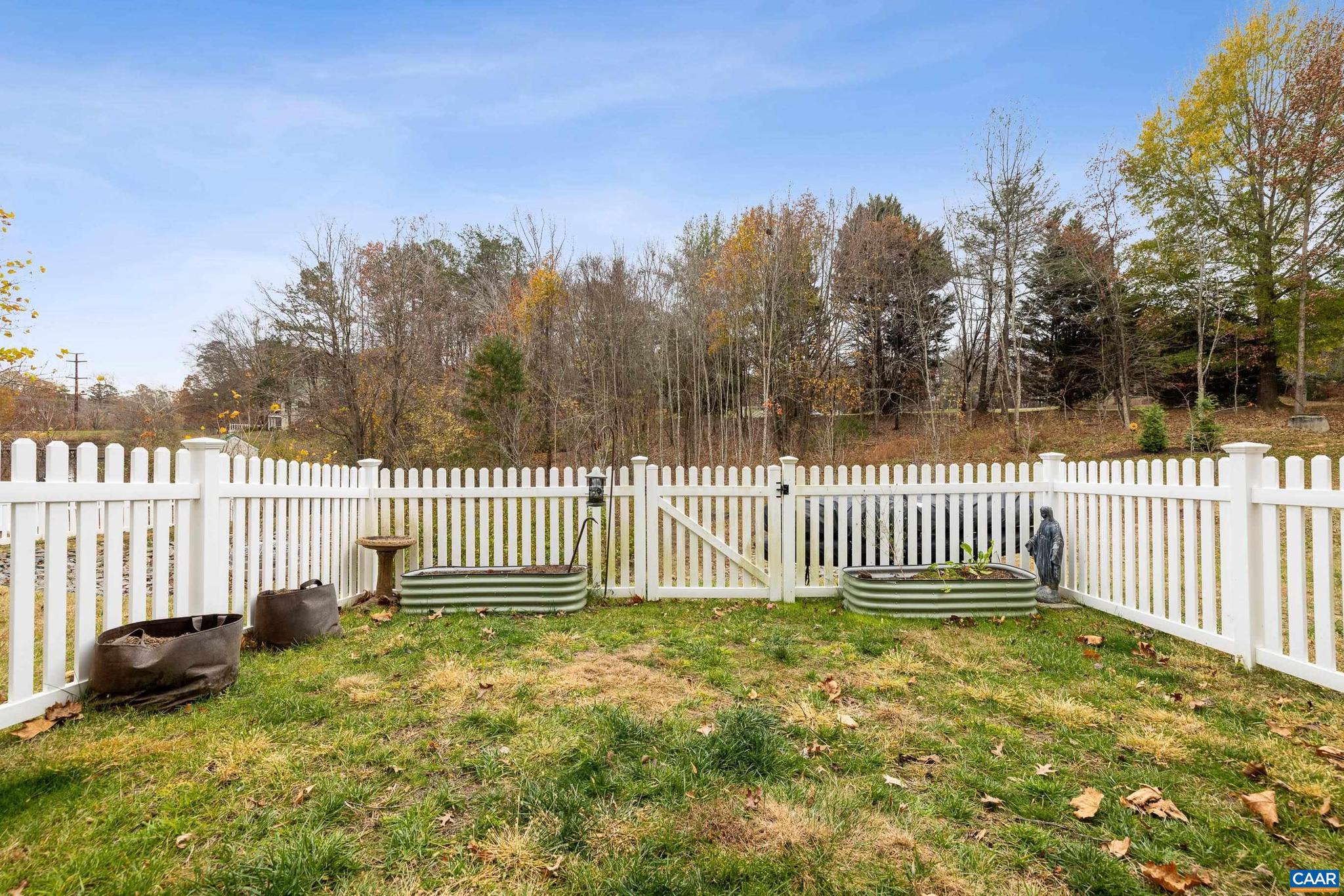 FOREST LAKES - Residential