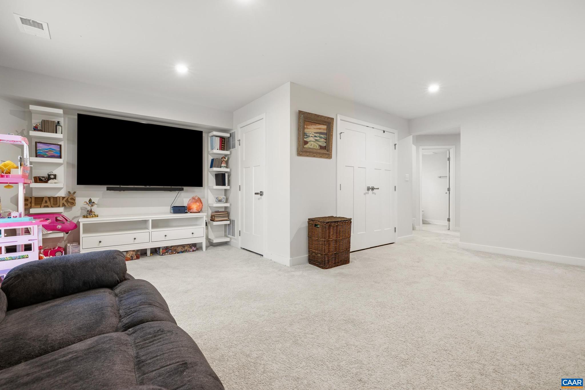 FOREST LAKES - Residential