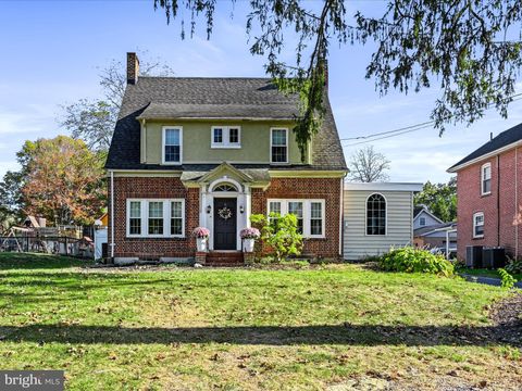 Photo of 1803 Willow Street Pike, Lancaster, PA 17602 (MLS # PALA2059392)