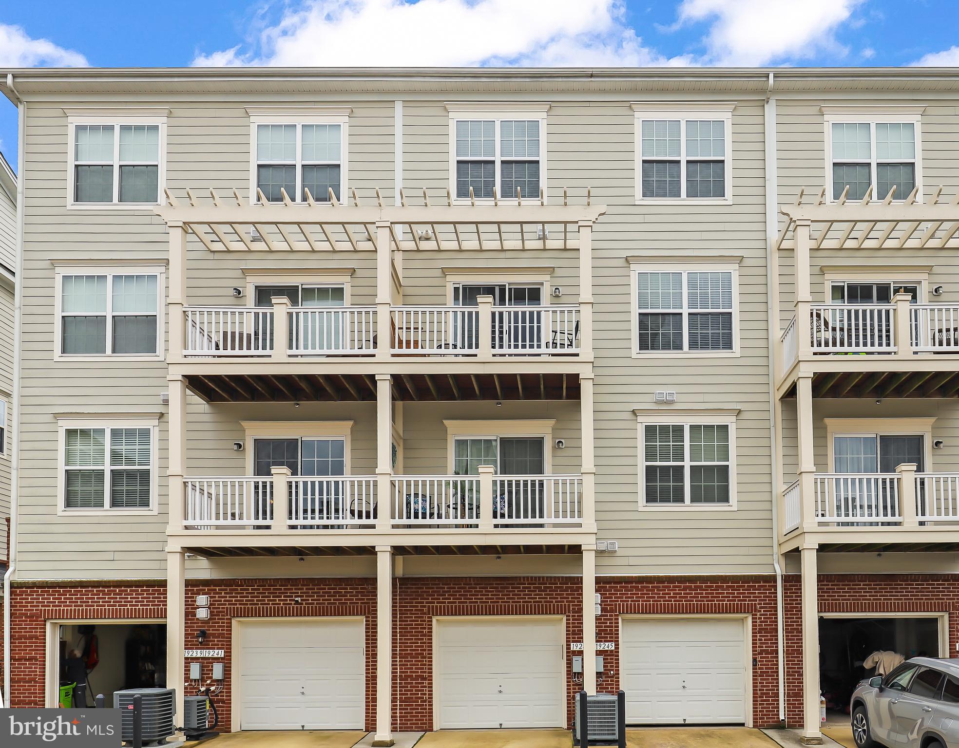 LANSDOWNE TOWN CENTER - Residential