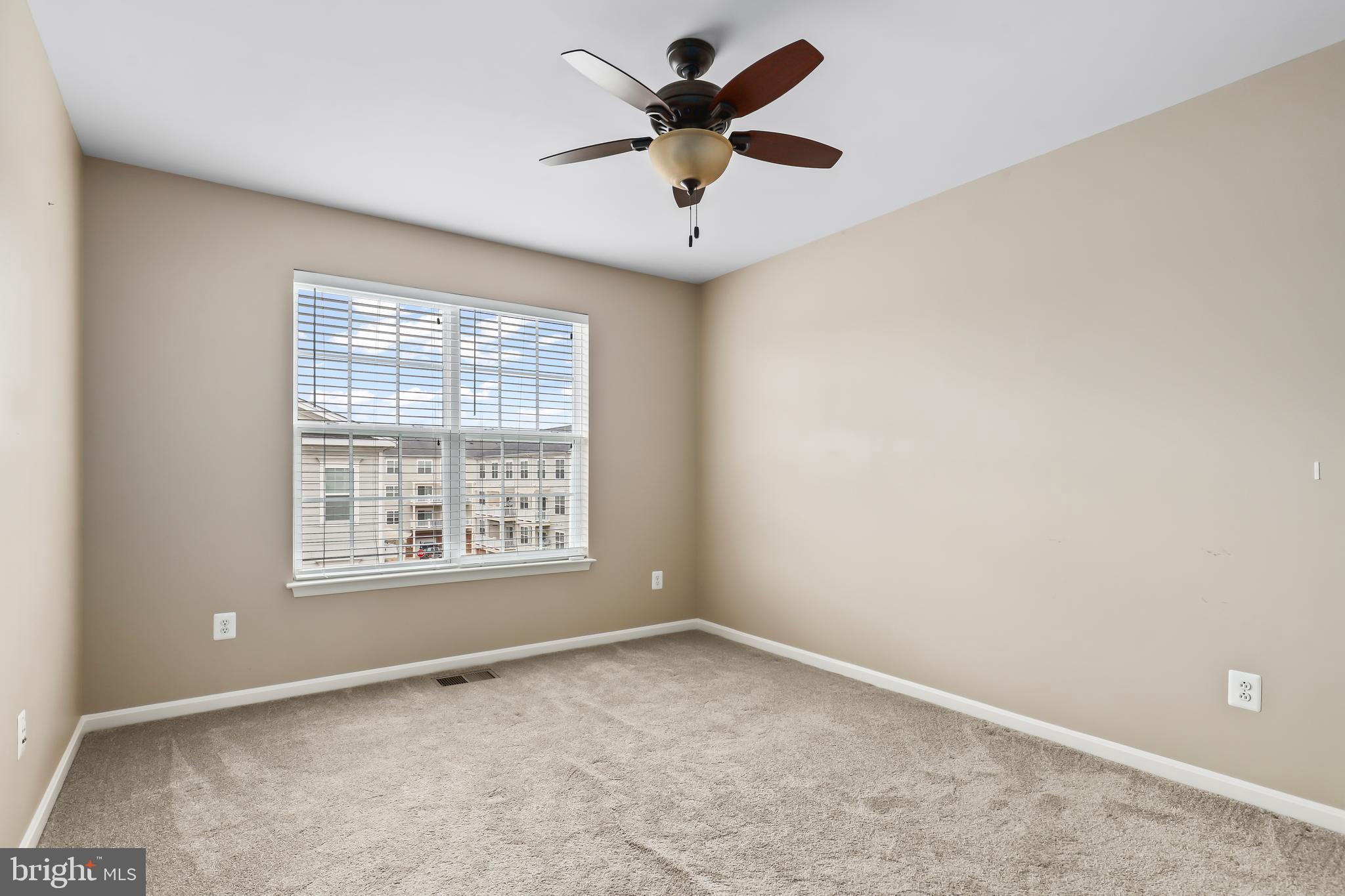 LANSDOWNE TOWN CENTER - Residential