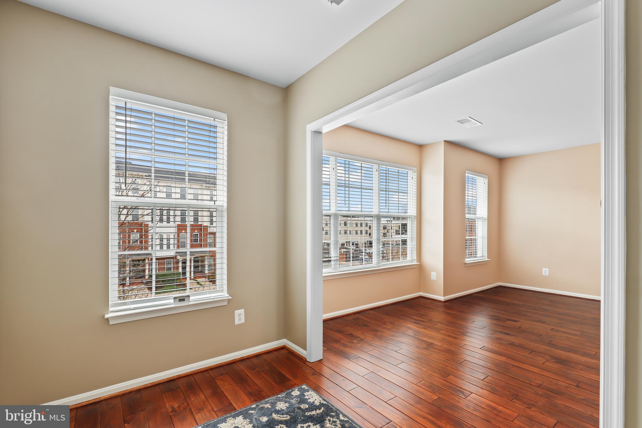 LANSDOWNE TOWN CENTER - Residential