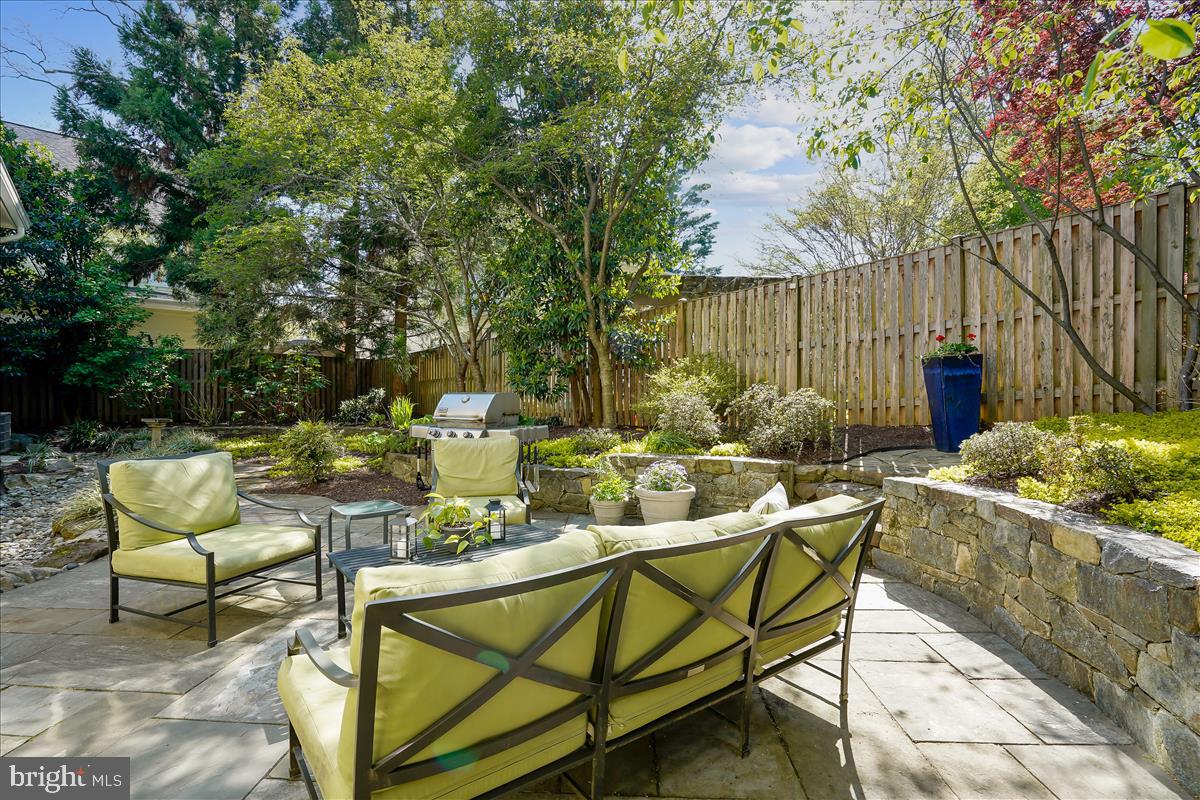 WAVERLY HILLS - Residential