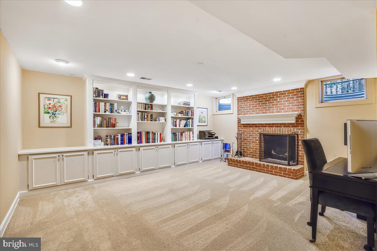 WAVERLY HILLS - Residential