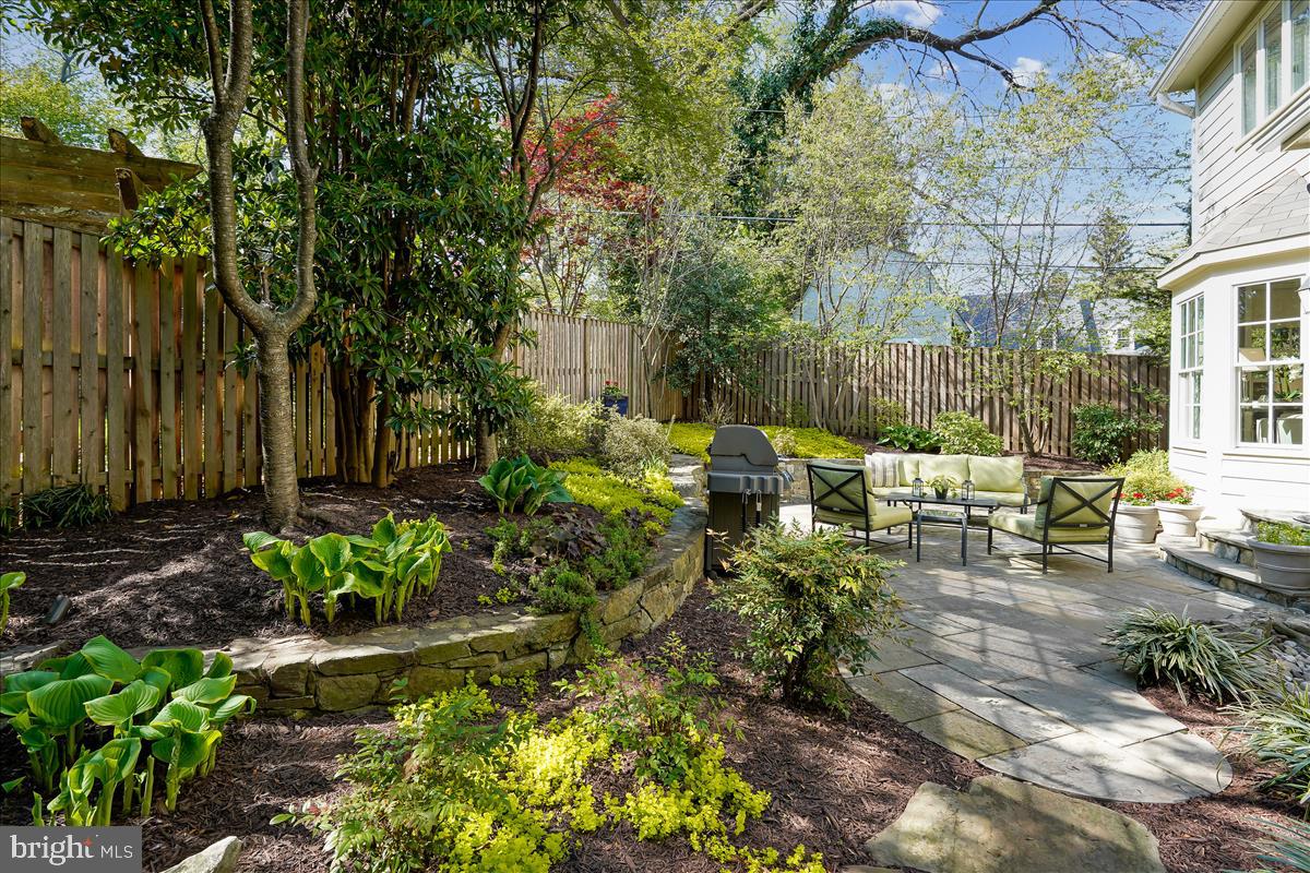 WAVERLY HILLS - Residential