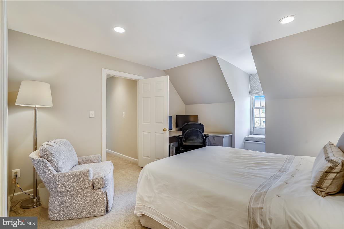 WAVERLY HILLS - Residential