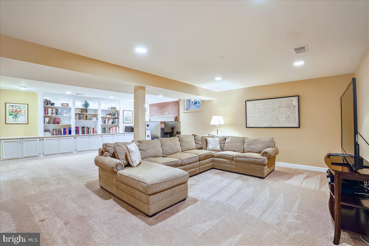 WAVERLY HILLS - Residential