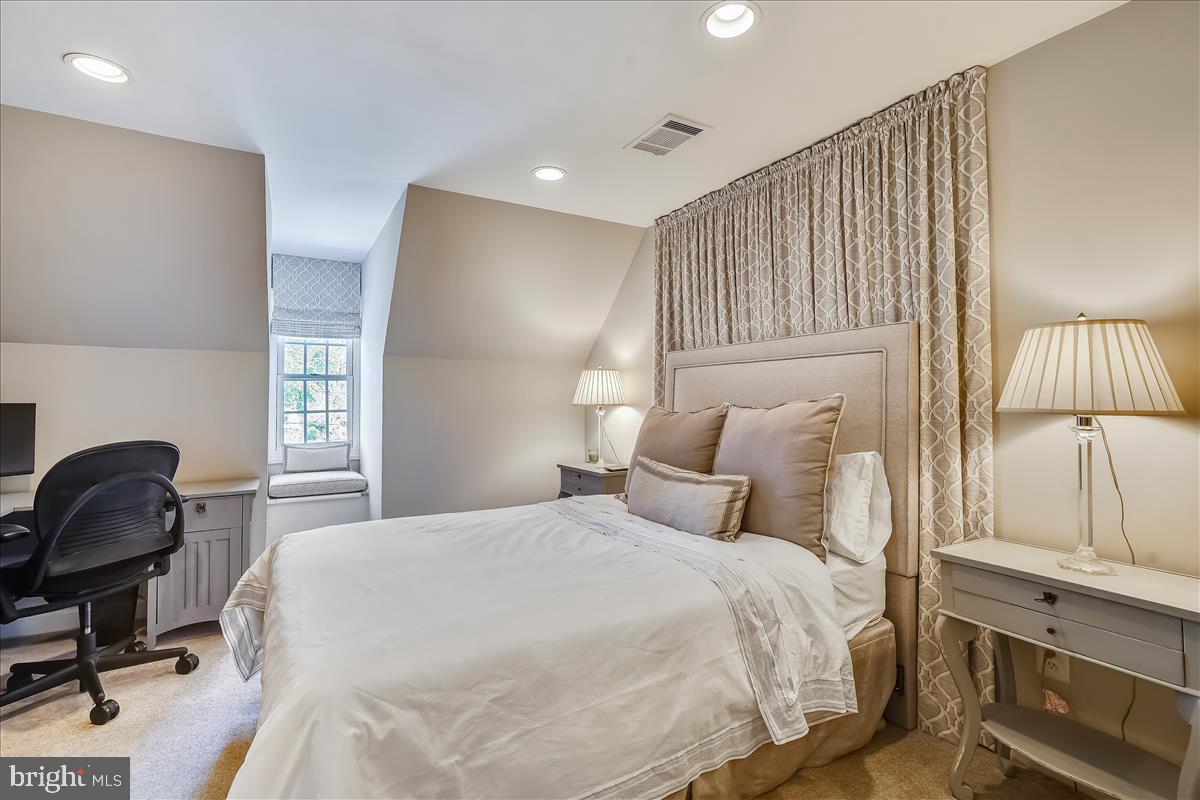 WAVERLY HILLS - Residential