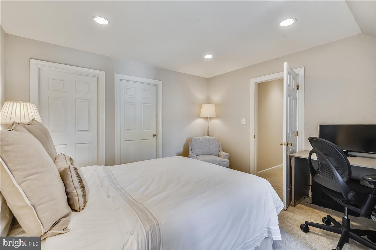 WAVERLY HILLS - Residential