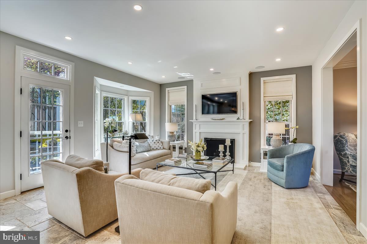 WAVERLY HILLS - Residential