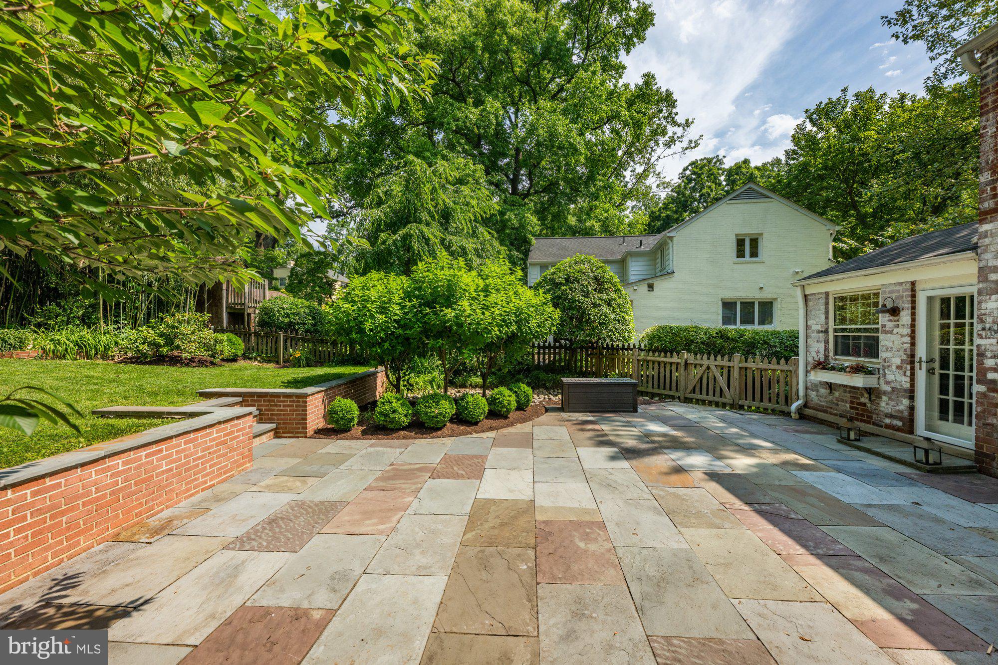 WOODACRES - Residential