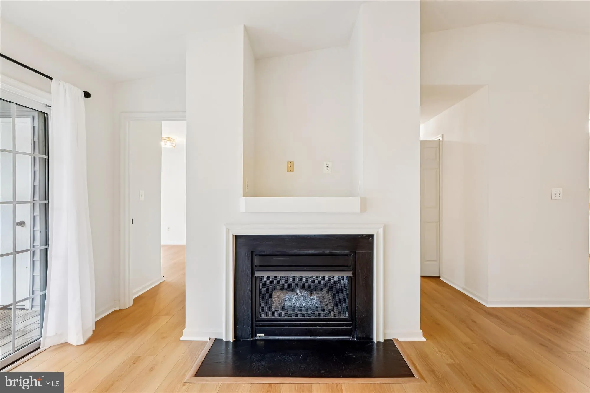 Annapolis, Maryland 21401, United States, 2 Bedrooms Bedrooms, ,2 BathroomsBathrooms,Residential,Active,247350