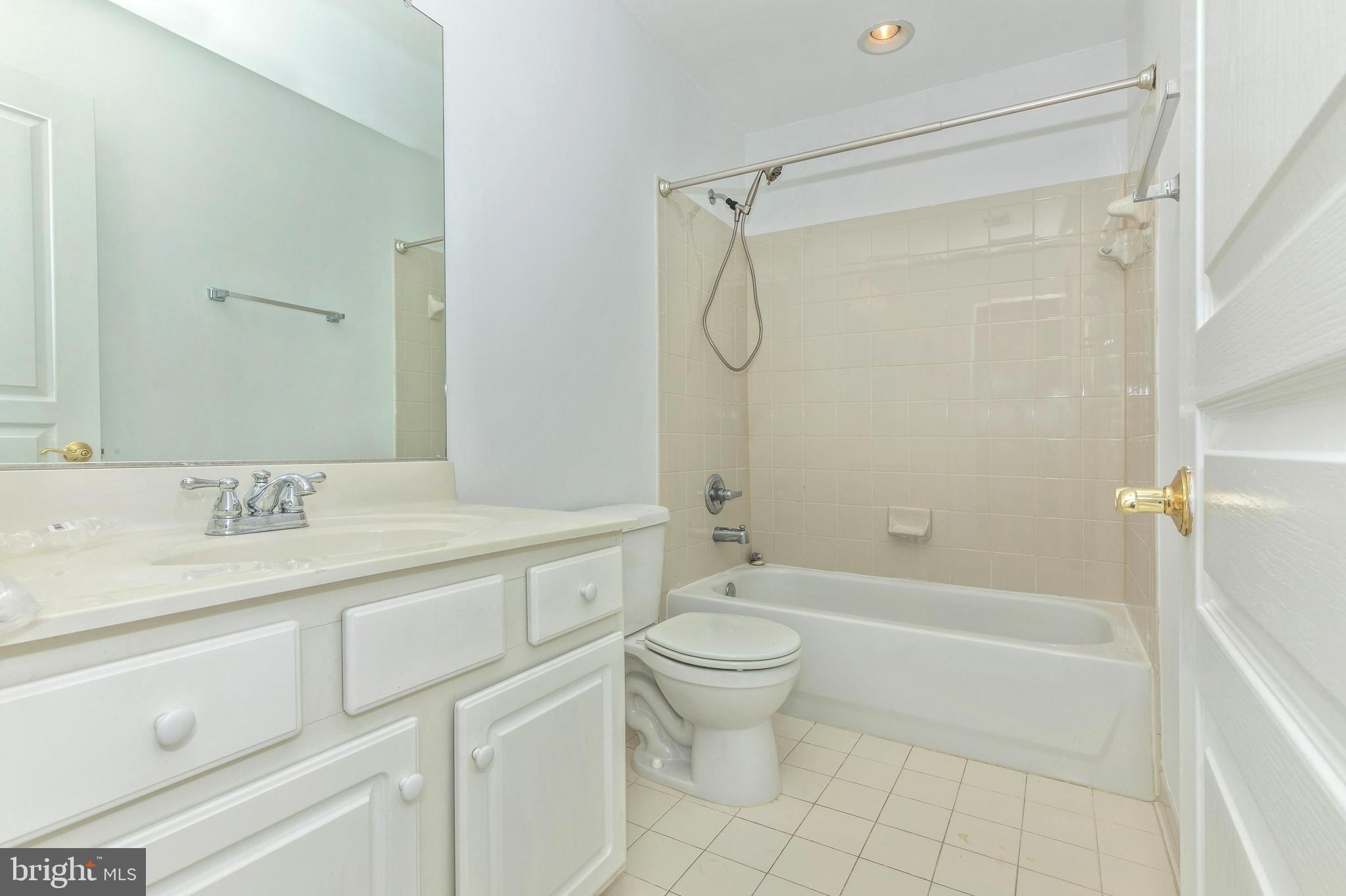 VILLAGES OF URBANA - Residential Lease