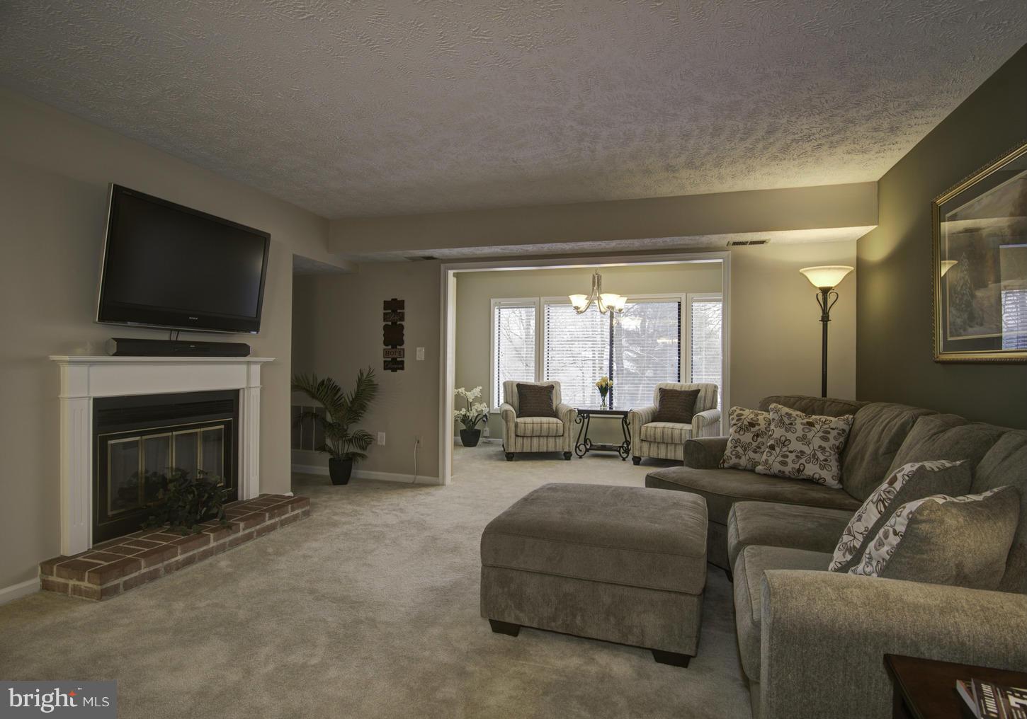 HUNTERS CROSSING - Residential