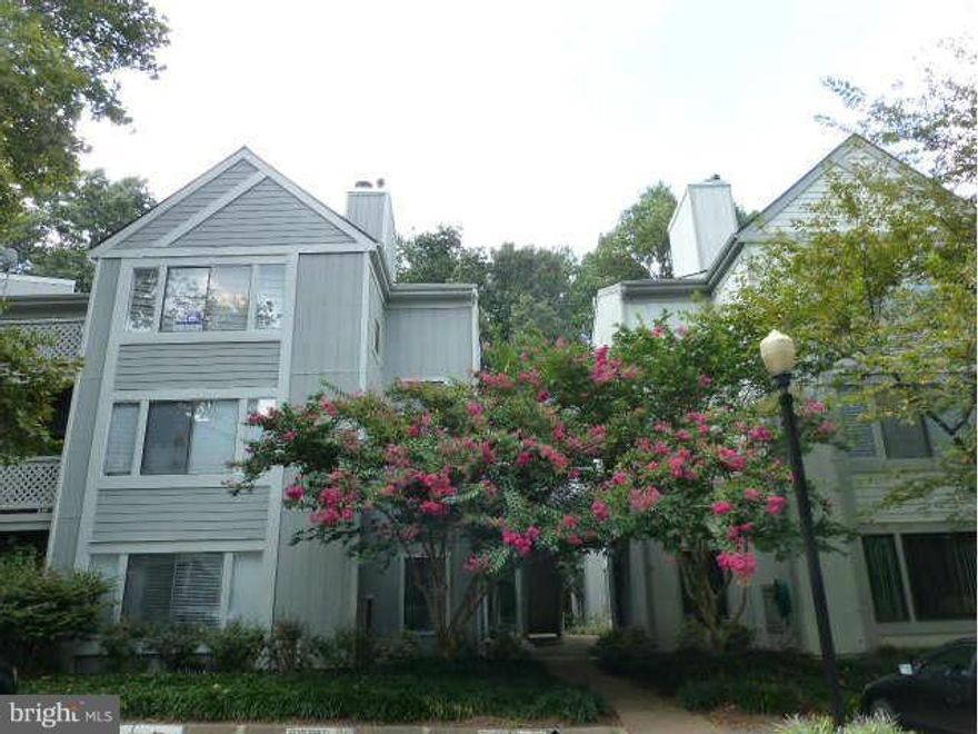 LARGE 2 BR, 2BA W/ NEW KITCHEN 2014, UPDATED BATHROOMS, RECENT CARPET & HARDWOODS! KIT. HAS MAPLE CABINETS, STAINLESS APPLIANCES, GRANITE COUNTERS & HARDWOOD FLOORS. GREAT LOCATION-WALK TO SHOPPING & BUS STOP (SERVICE TO WIEHLE METRO). SUNROOM WALKS OUT TO DECK. LARGE ROOMS - TOP LVL UNIT. WALK-IN CLOSET IN MBR. SPACIOUS LAUNDRY RM. NEW FURNACE 2012-TRULY MOVE-IN CONDITION.