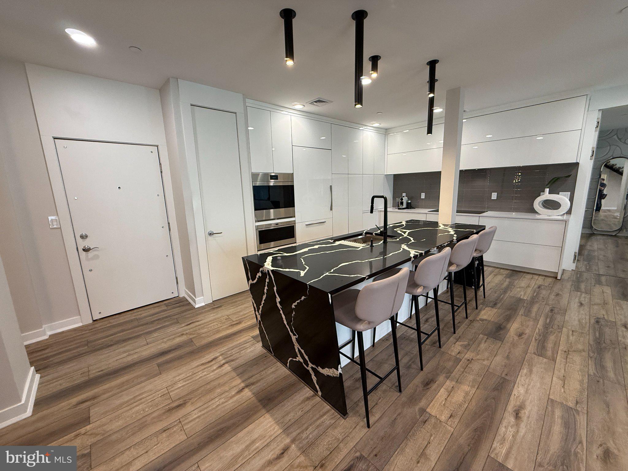 572 CARSON TERRACE