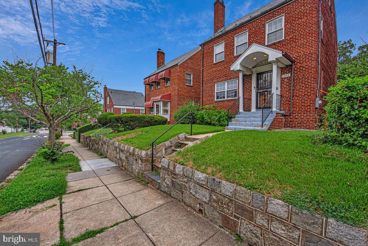 6015 3RD STREET NE