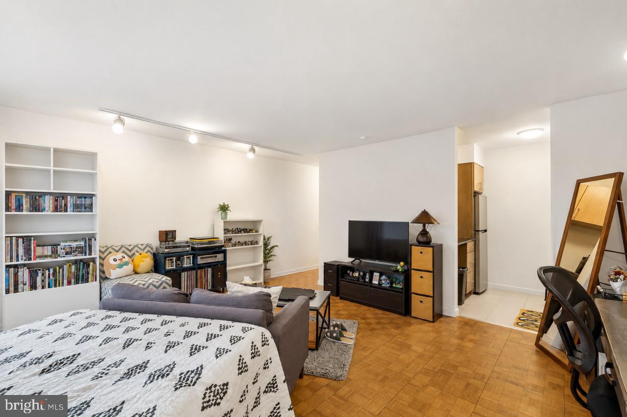 224 W RITTENHOUSE SQUARE 30 904
