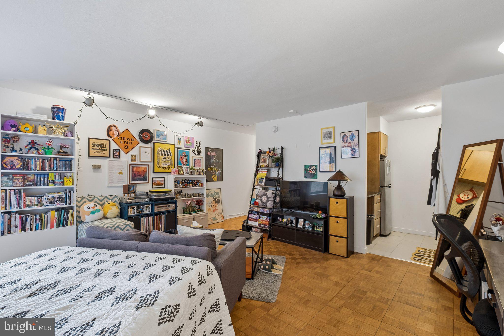 224 W RITTENHOUSE SQUARE 30 904