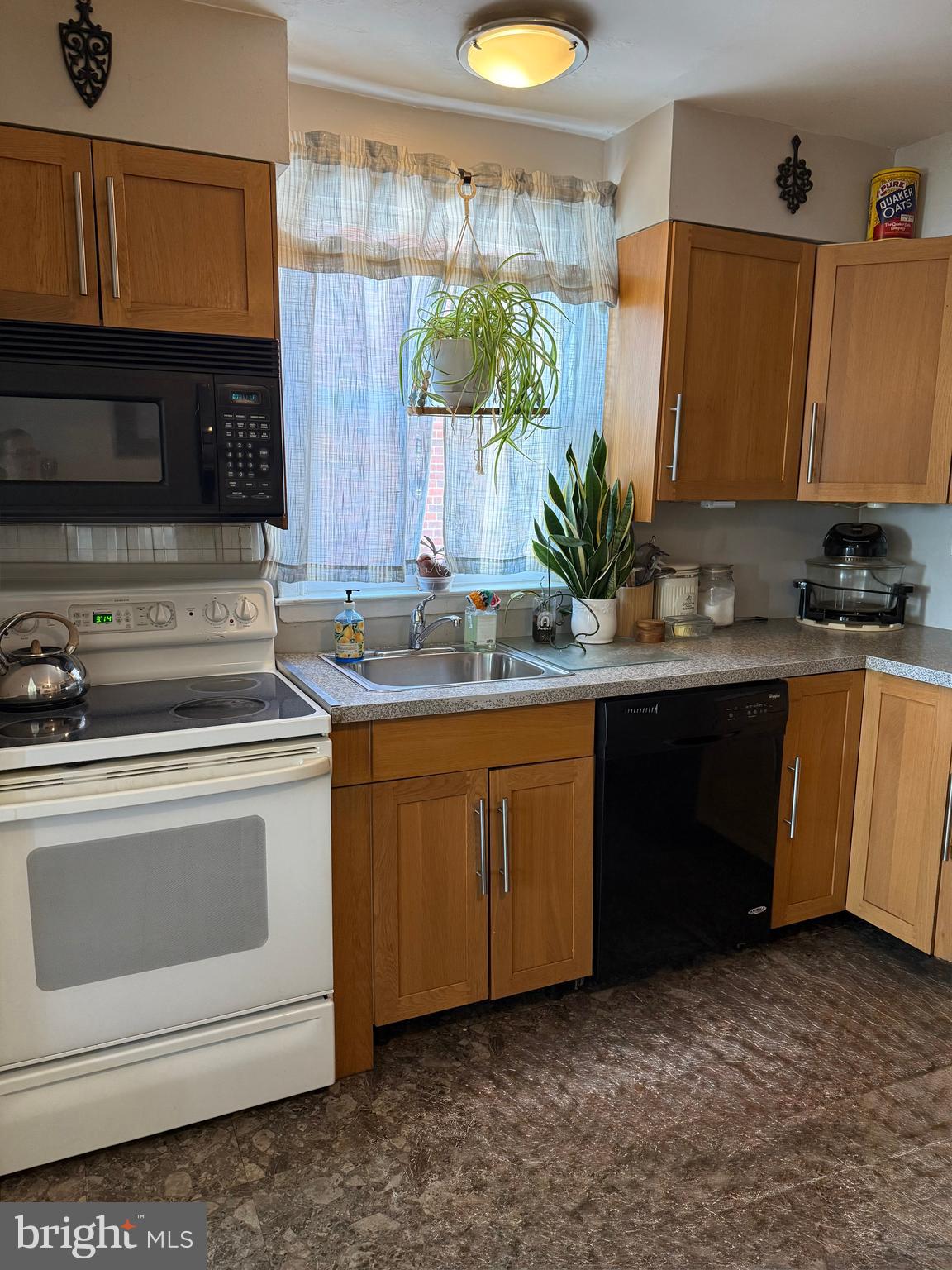 LOGAN SQ - Residential Income