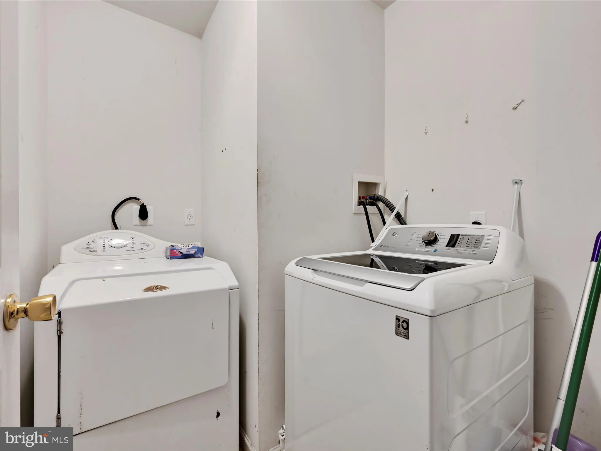 Douglassville, Pennsylvania 19518, United States, 4 Bedrooms Bedrooms, ,3 BathroomsBathrooms,Residential,Active,168189