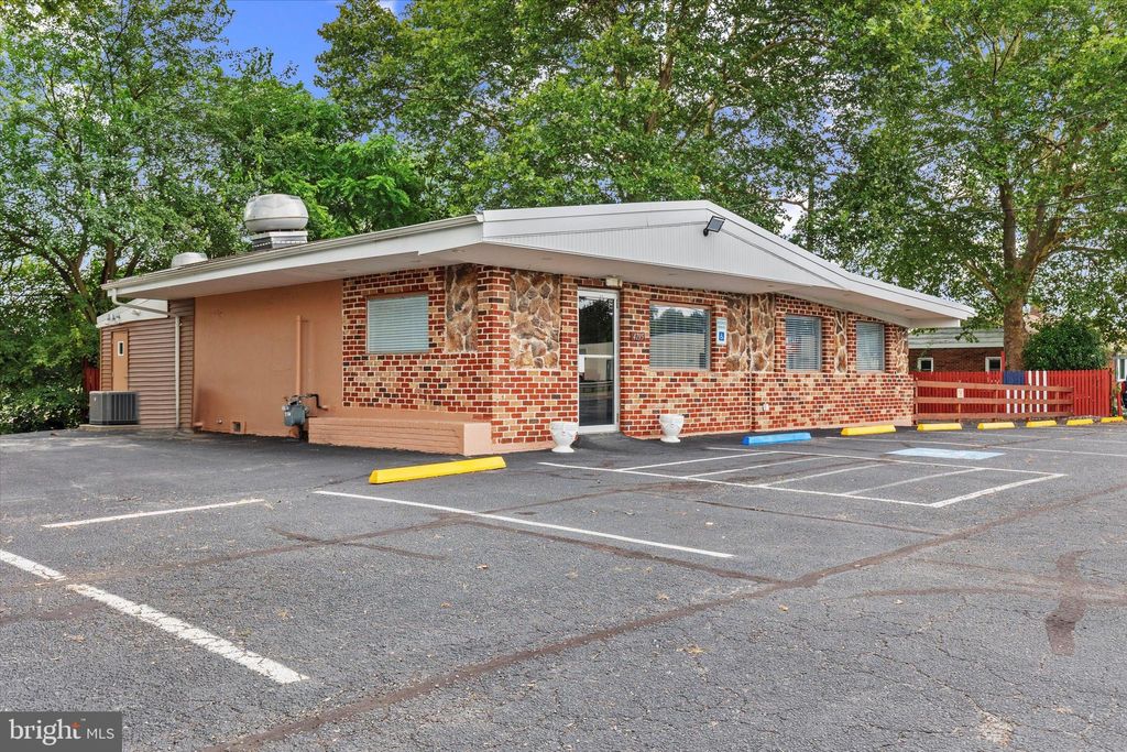 Photo of 4795 W Market Street, YORK, PA 17408 (MLS # PAYK2086196)