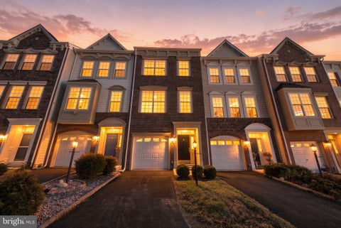 Photo of 584 Edmonton Terrace NE, LEESBURG, VA 20176 (MLS # VALO2137248)