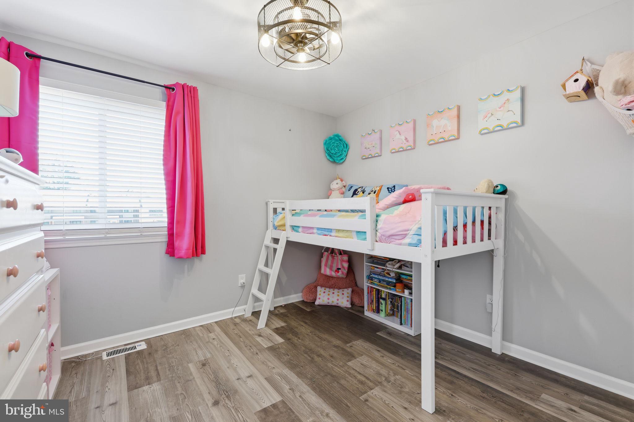 INTERNATIONAL VIL - Residential