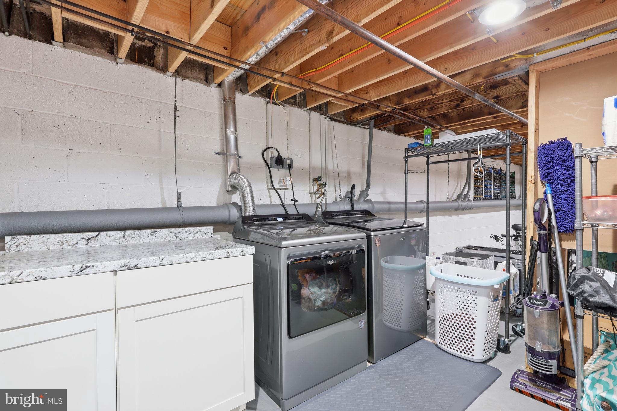 INTERNATIONAL VIL - Residential