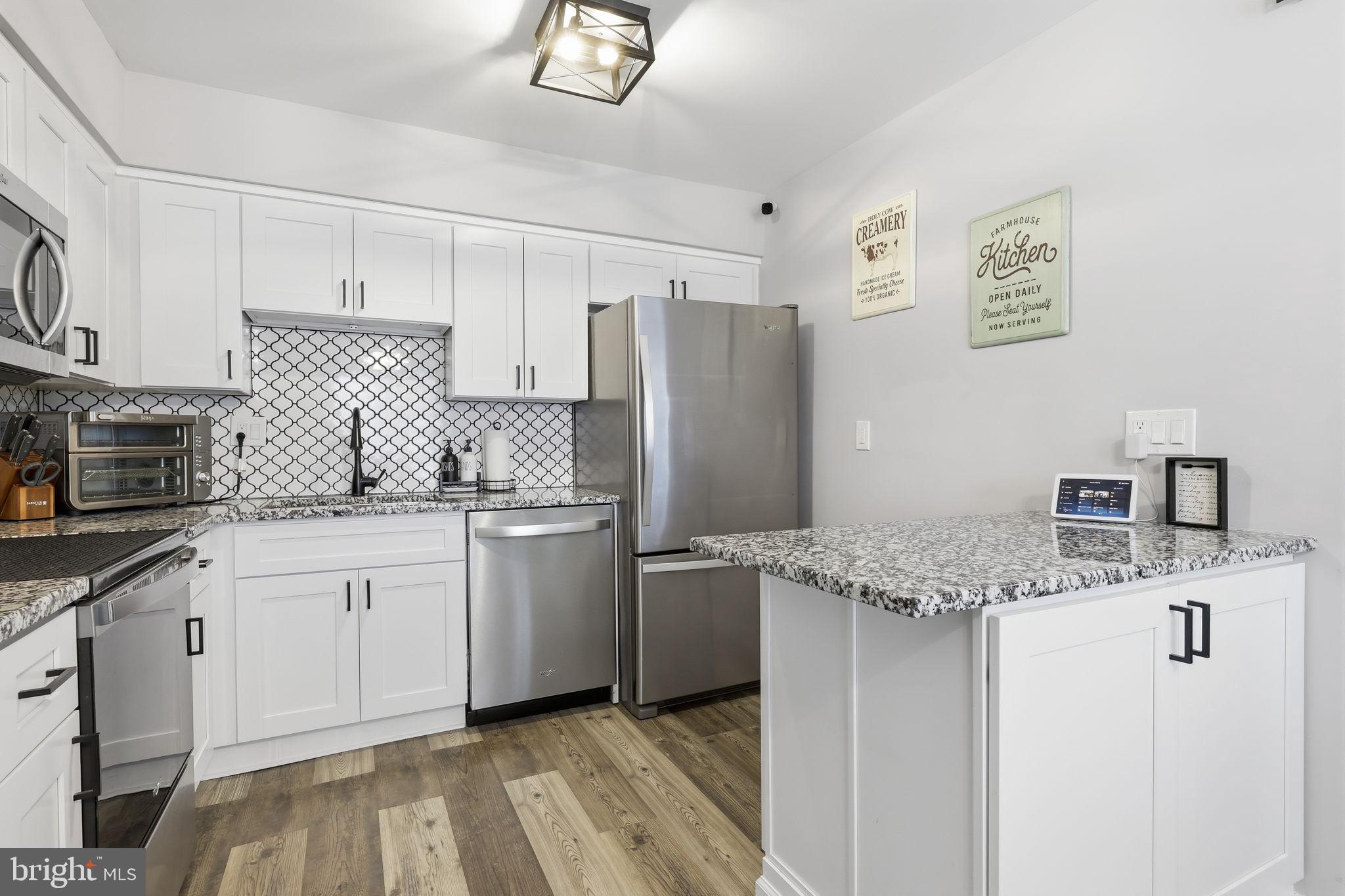 INTERNATIONAL VIL - Residential