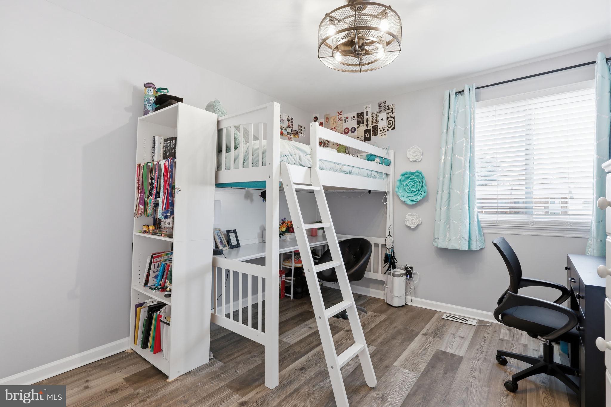 INTERNATIONAL VIL - Residential