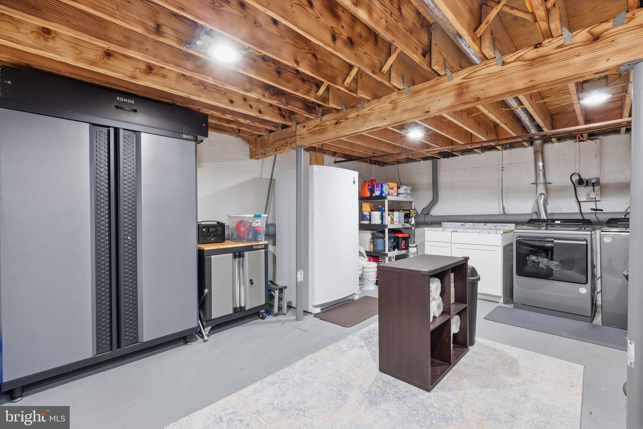 INTERNATIONAL VIL - Residential