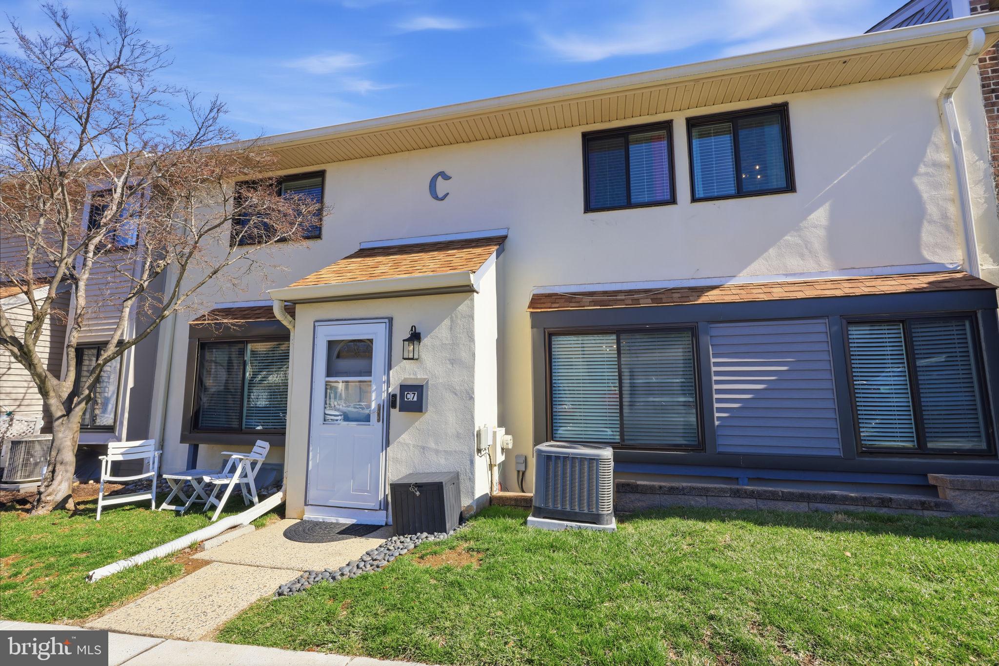 INTERNATIONAL VIL - Residential