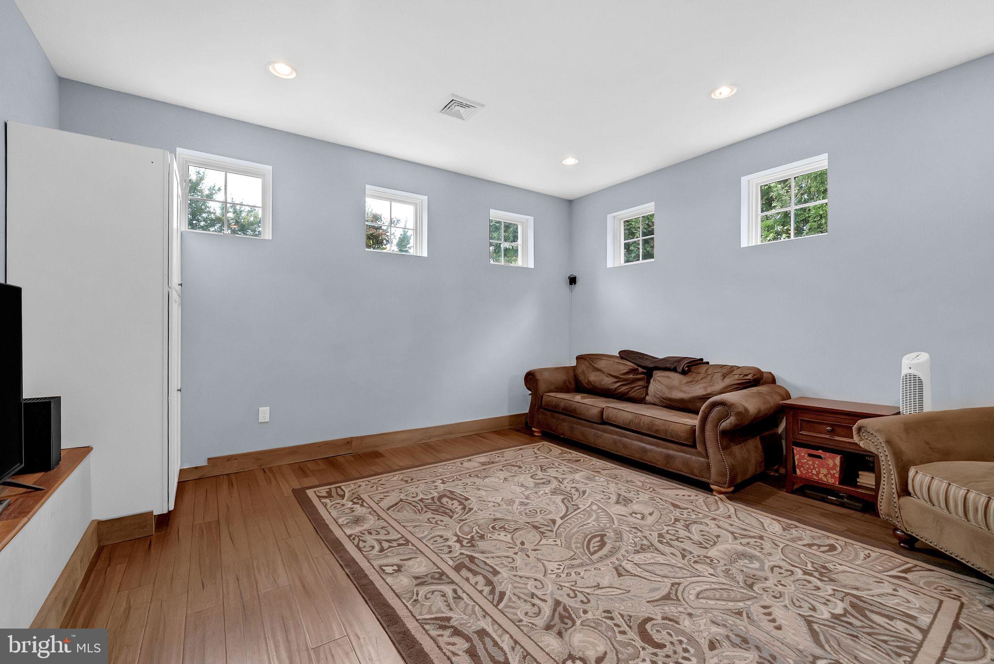 NEW BRITAIN WALK - Residential