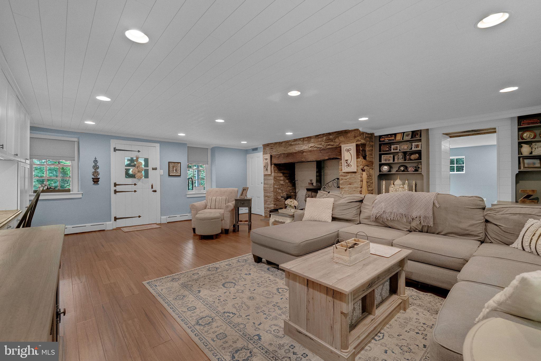 NEW BRITAIN WALK - Residential