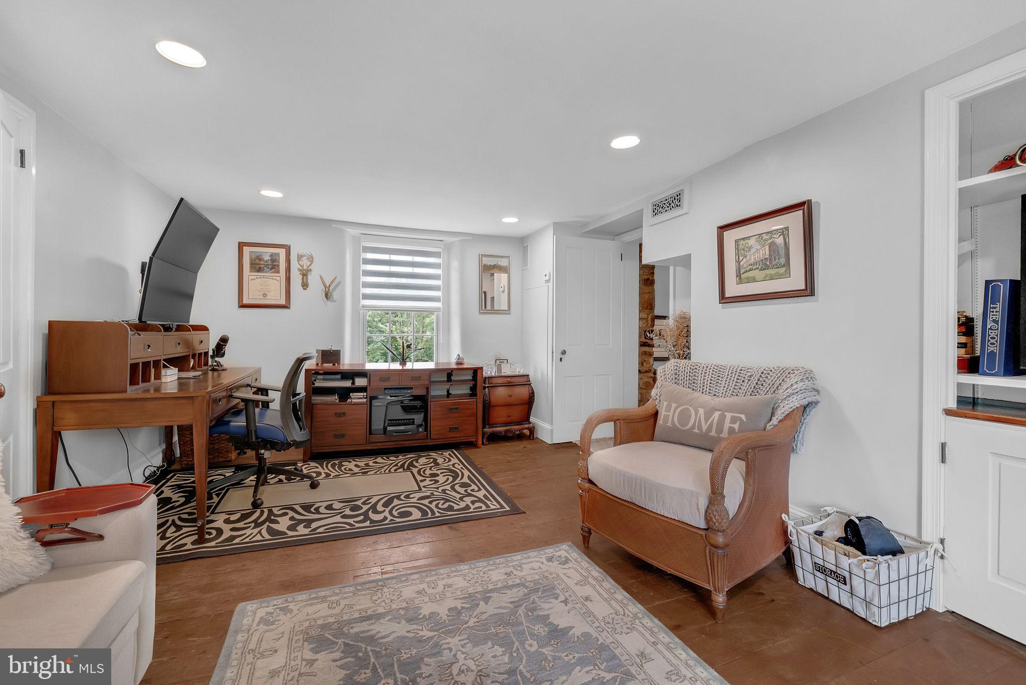 NEW BRITAIN WALK - Residential