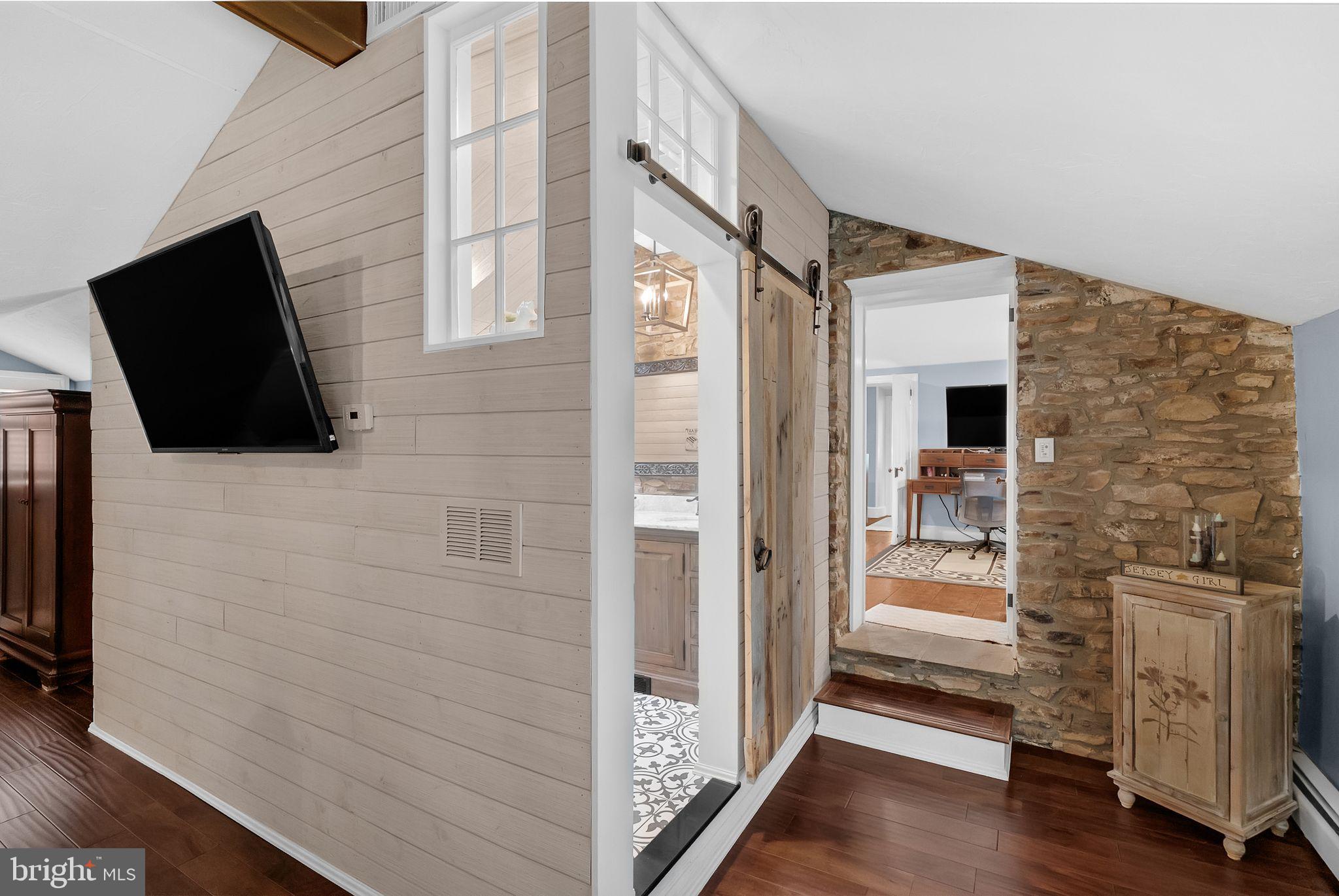 NEW BRITAIN WALK - Residential