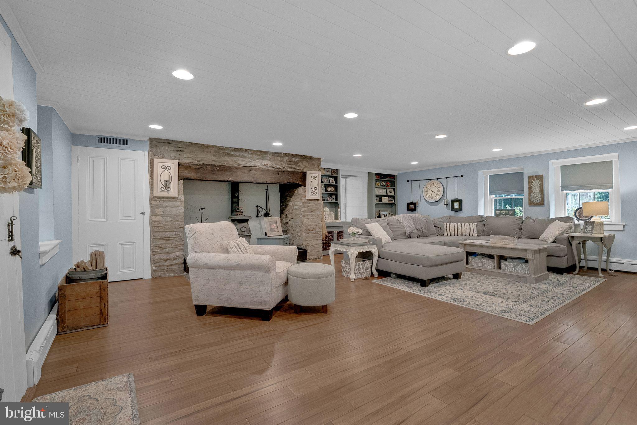 NEW BRITAIN WALK - Residential