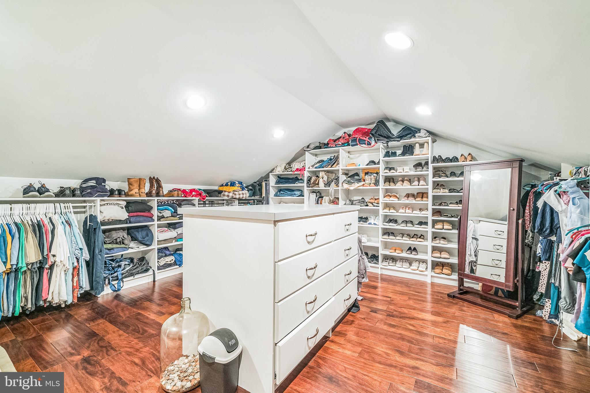 NEW BRITAIN WALK - Residential