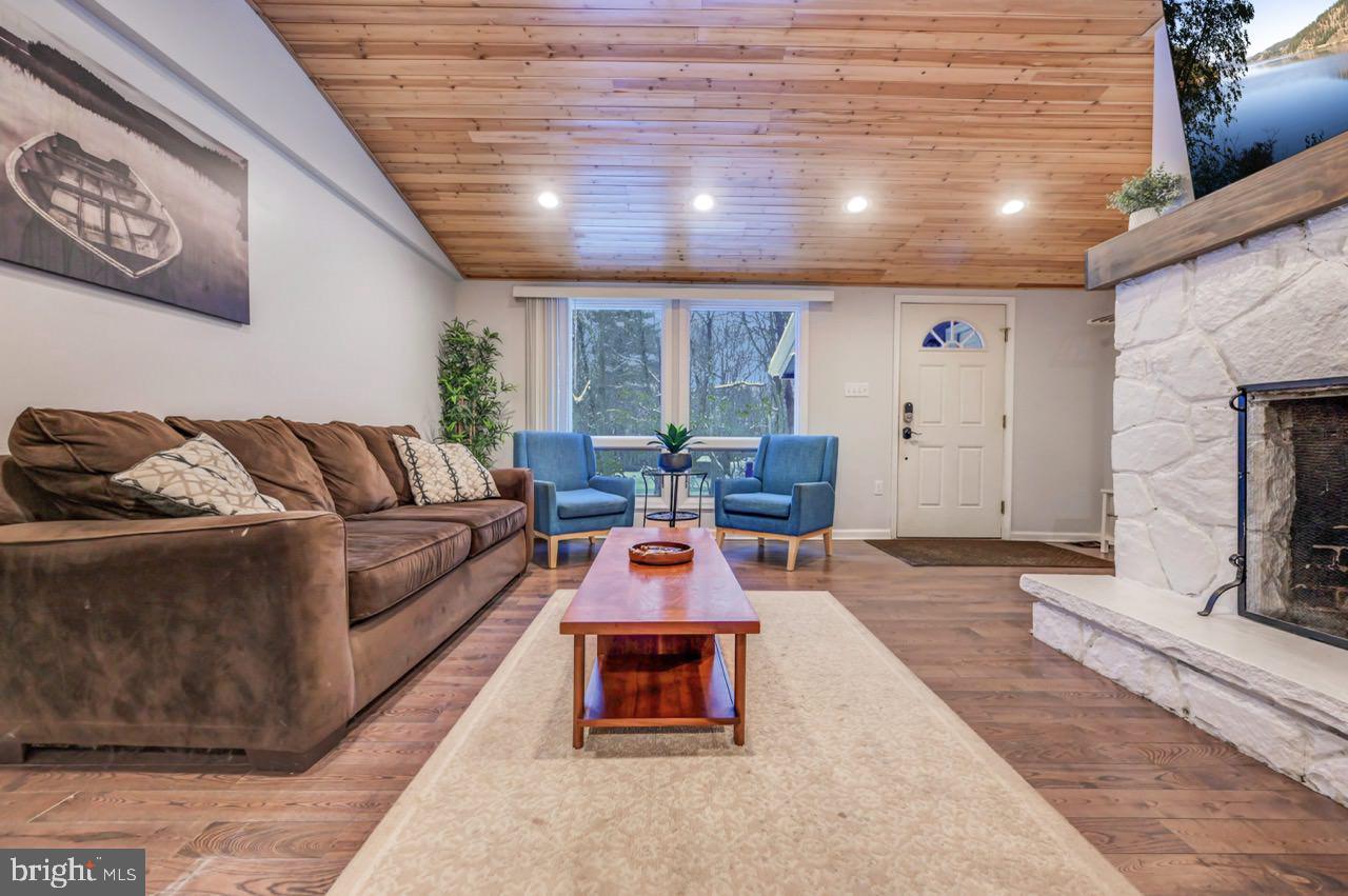 SPLIT ROCK - Residential