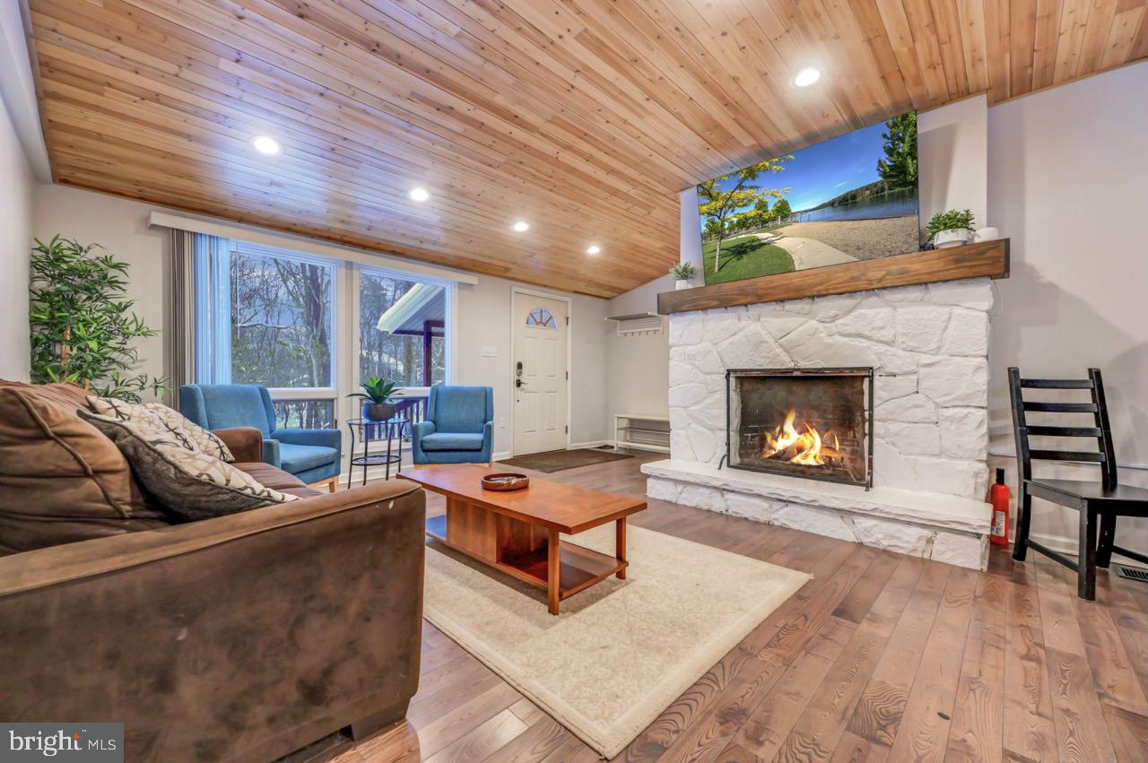 SPLIT ROCK - Residential