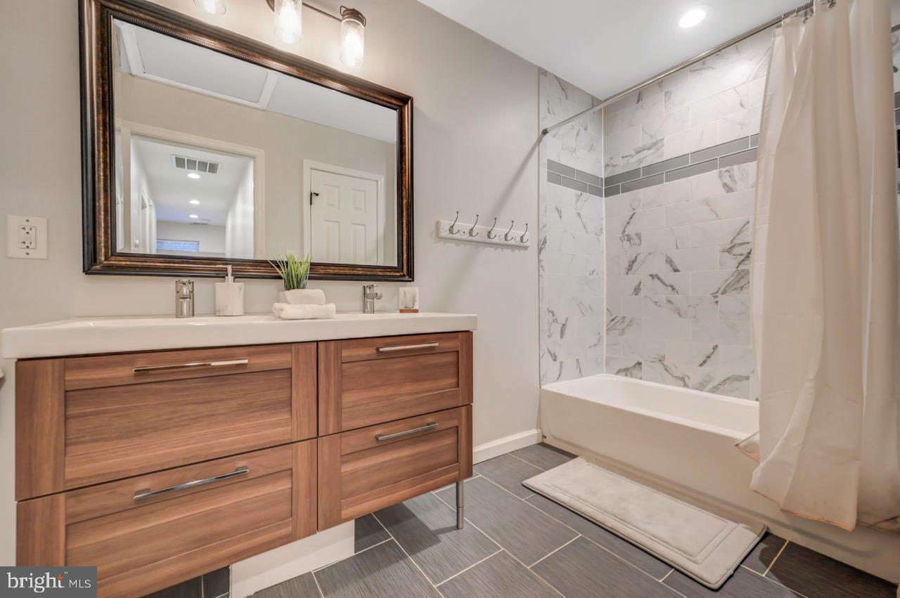 SPLIT ROCK - Residential